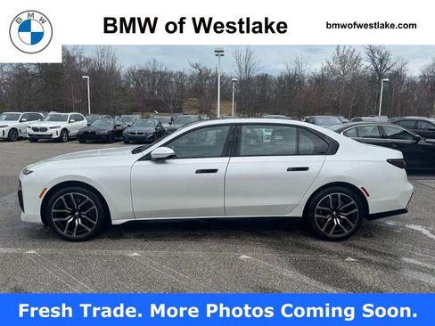 Used 2023 BMW 740i w/ Executive Package image 2