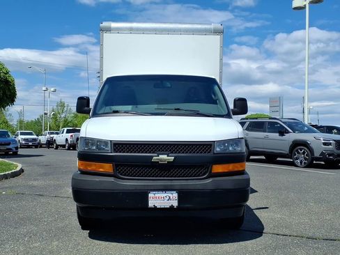 Used 2018 Chevrolet Express 3500 RWD image 2
