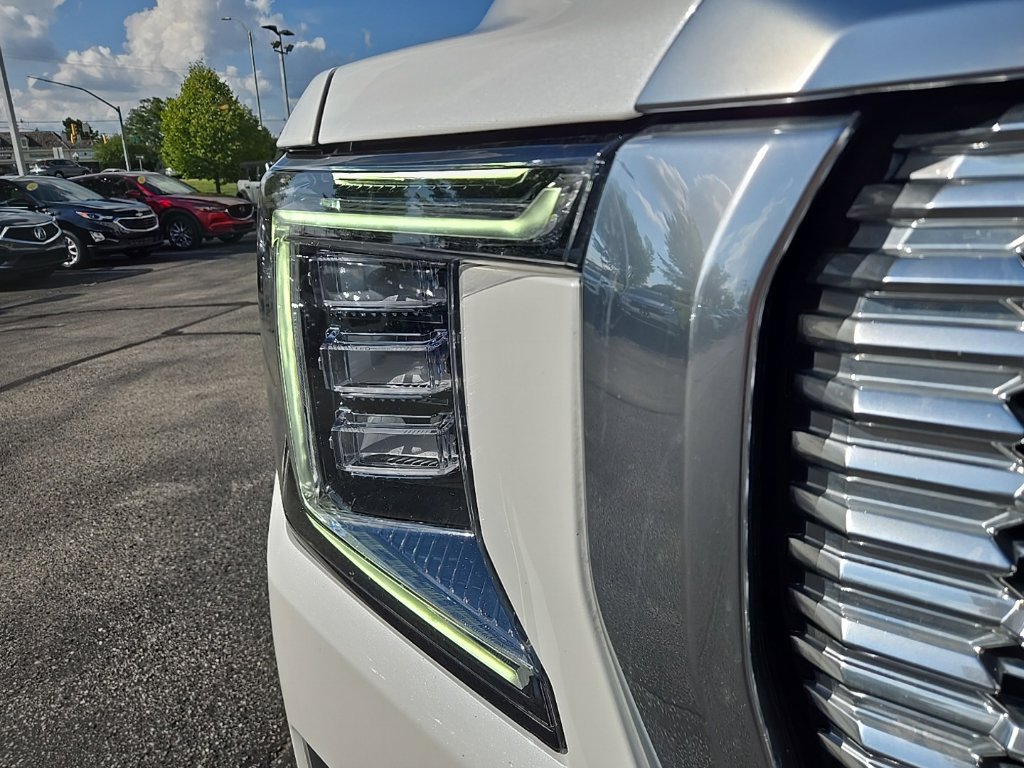 Used 2023 GMC Yukon XL Denali AWD/4WD image 23