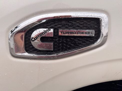 Used 2016 Nissan Titan SL image 18