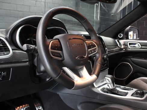 Used 2020 Jeep Grand Cherokee SRT AWD/4WD image 38