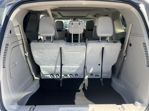 Used 2017 Chrysler Pacifica Platinum FWD image 19