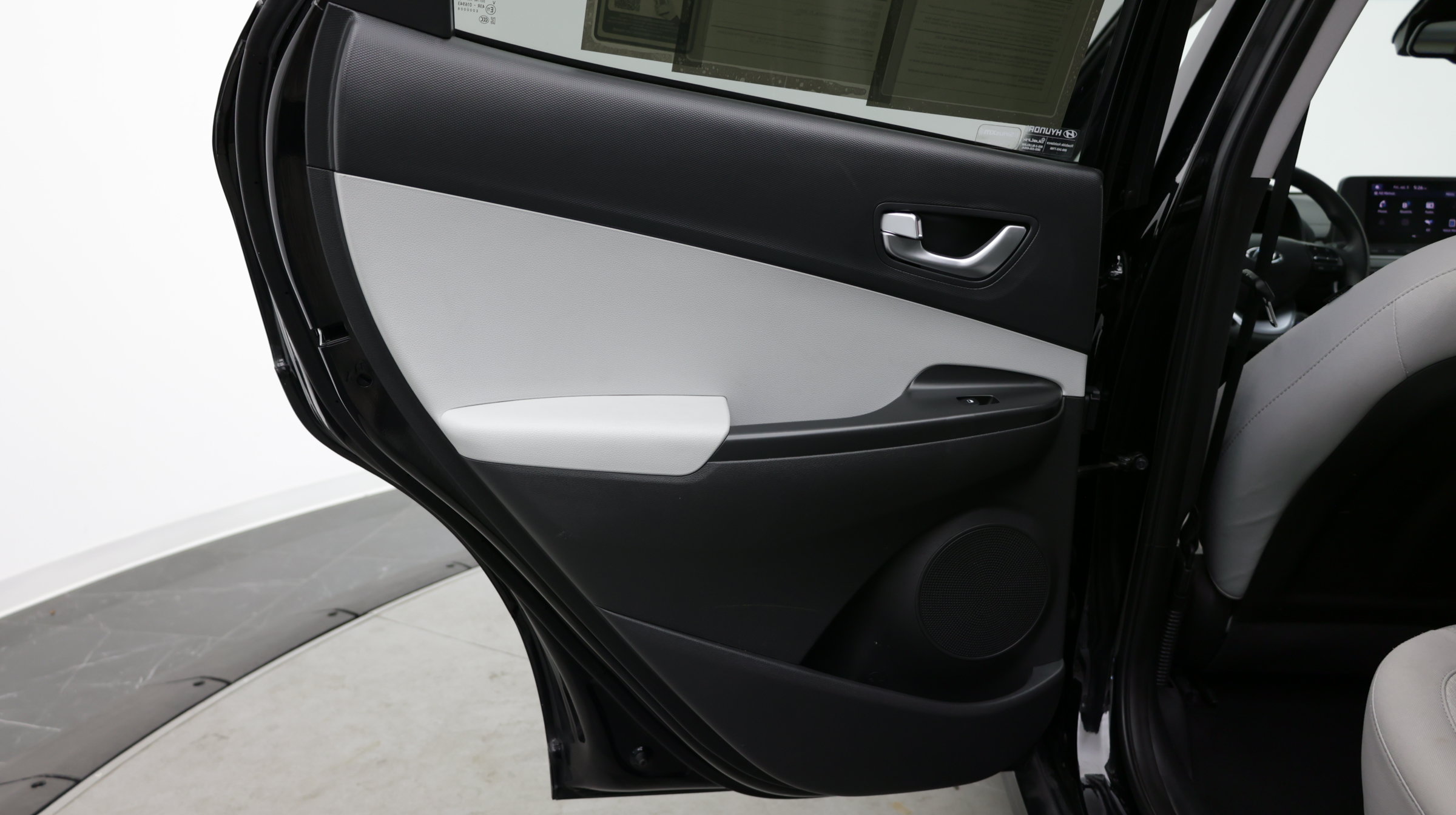 Used 2023 Hyundai Kona SE FWD image 30