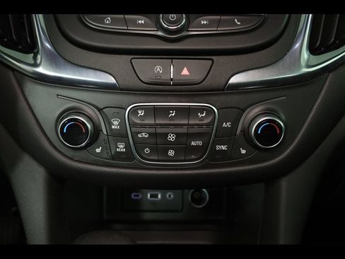 Used 2023 Chevrolet Equinox LT FWD image 26