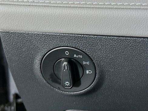 Used 2024 Volkswagen Taos SE image 17