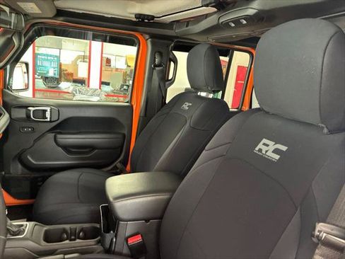Certified 2025 Jeep Gladiator Mojave w/ Convenience Group AWD/4WD image 13