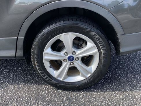 Used 2015 Ford Escape SE w/ Equipment Group 201A FWD image 9