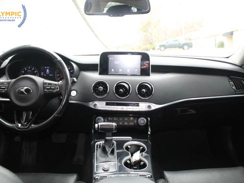 Used 2018 Kia Stinger image 16