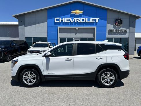 Used 2023 GMC Terrain SLE FWD image 3