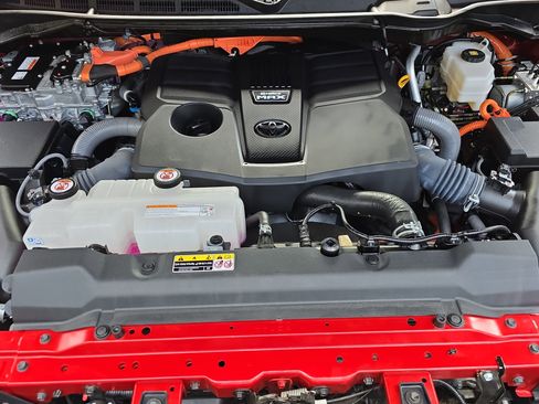 Used 2024 Toyota Sequoia Platinum image 28