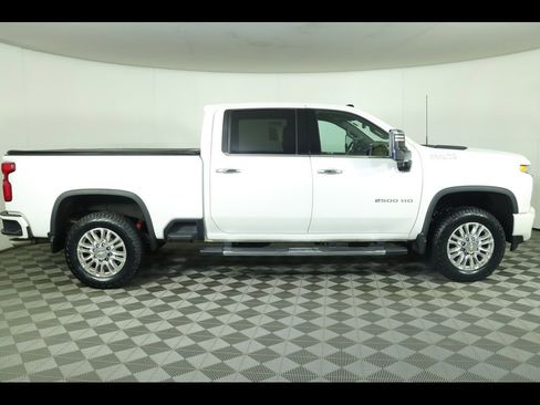 Used 2022 Chevrolet Silverado 2500 High Country w/ Z71 Off-Road Package image 2