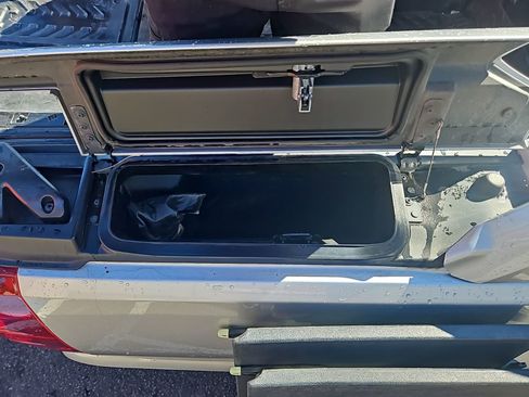 Used 2013 Chevrolet Avalanche LTZ image 18