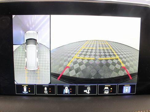 Used 2024 GMC Yukon AT4 w/ AT4 Premium Package image 4