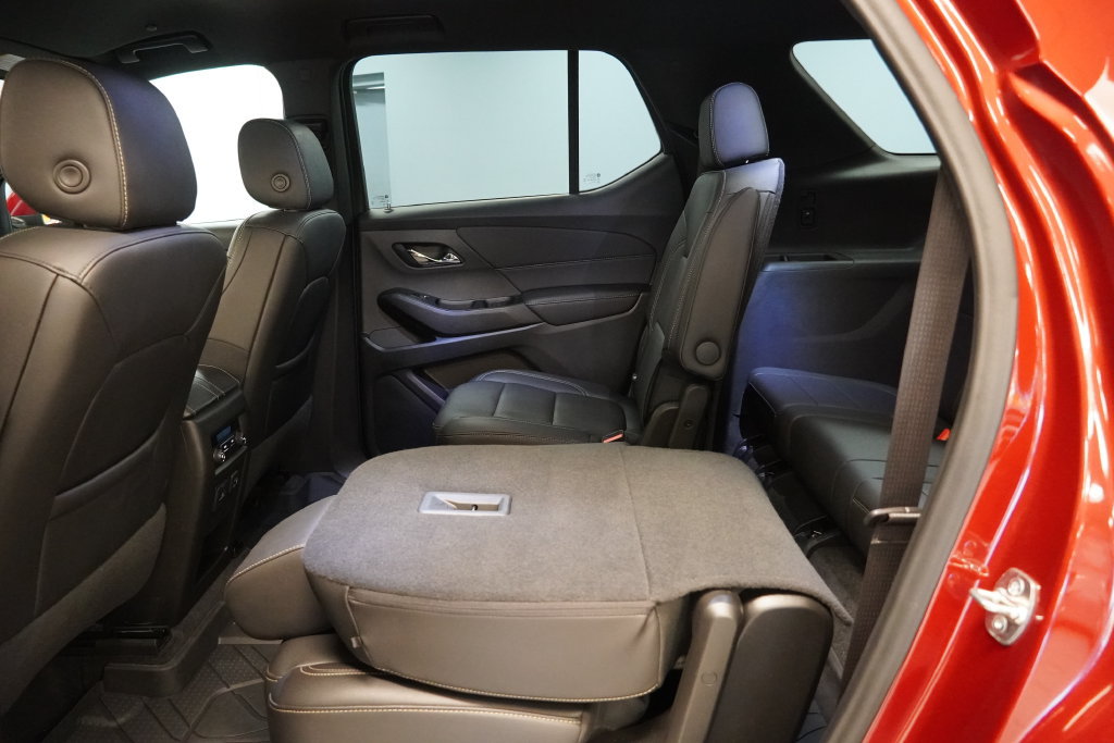 Used 2023 Chevrolet Traverse LT w/ LT Premium Package AWD/4WD image 36