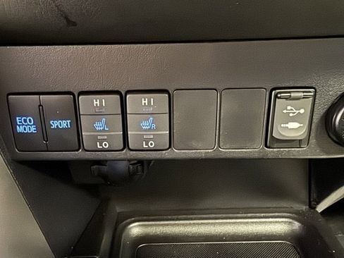 Used 2015 Toyota RAV4 Limited w/ Technology Package AWD/4WD image 25