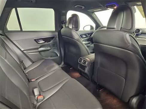 Used 2025 Mercedes-Benz GLC 300 4MATIC image 39