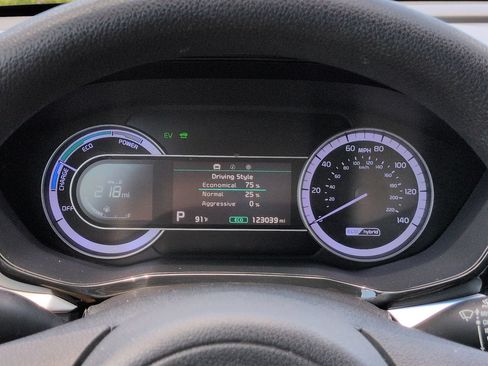 Used 2020 Kia Niro LX FWD image 25