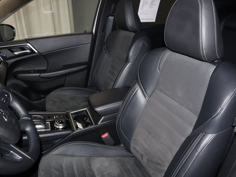 Used 2023 Mitsubishi Outlander SE image 26