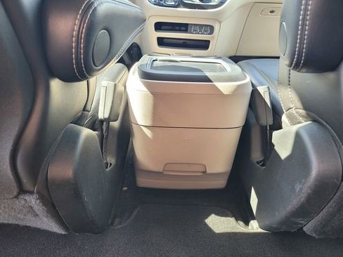 Used 2023 Chrysler Pacifica Touring-L image 17