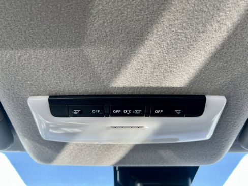 Used 2025 Nissan Versa SV w/ Trunk Package image 26