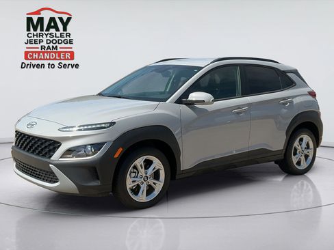 Used 2023 Hyundai Kona SEL AWD/4WD image 3