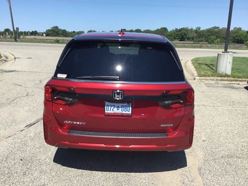 Used 2025 Honda Odyssey Touring image 6