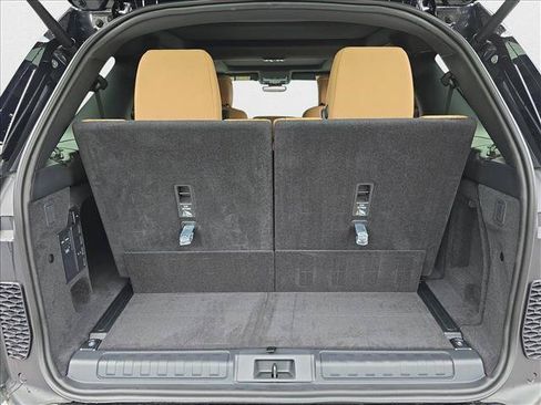 New 2025 Land Rover Discovery Dynamic SE AWD/4WD image 13