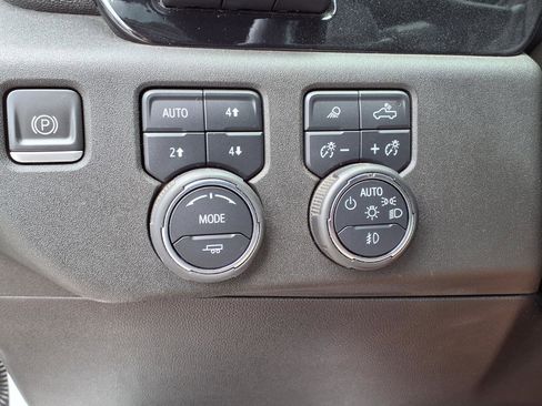 Certified 2023 Chevrolet Silverado 1500 High Country w/ Technology Package AWD/4WD image 18