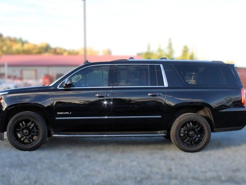 Used 2020 GMC Yukon XL Denali image 4