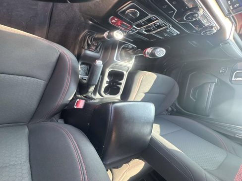 Used 2022 Jeep Gladiator Rubicon w/ LED Lighting Group AWD/4WD image 24
