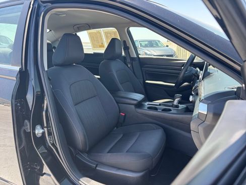 Used 2025 Nissan Altima 2.5 SV FWD image 35