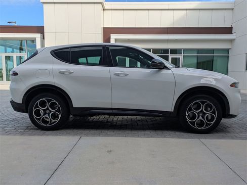 Used 2025 Alfa Romeo Tonale w/ Premium Package image 3