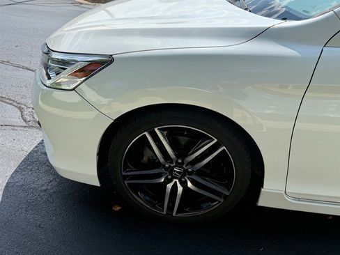 Used 2016 Honda Accord Touring image 35