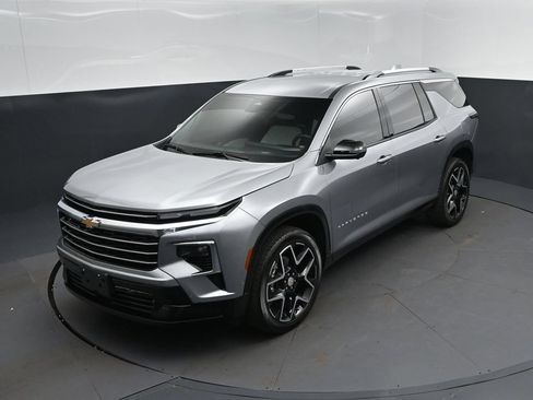 Used 2025 Chevrolet Traverse High Country w/ LPO, Floor Liner Package FWD image 29