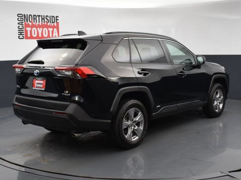 Used 2023 Toyota RAV4 LE AWD/4WD image 4