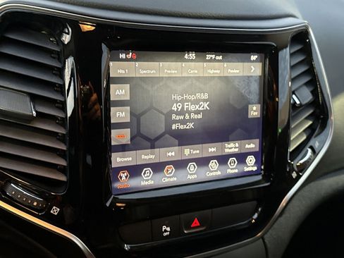 Used 2020 Jeep Cherokee Limited image 18