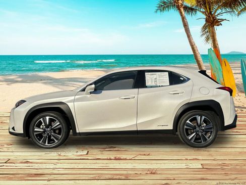 Used 2022 Lexus UX 250h w/ Accessory Package (Z2) image 2