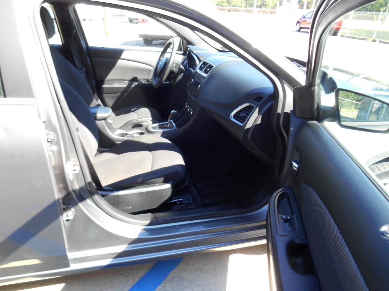 Used 2013 Dodge Avenger SE FWD image 7