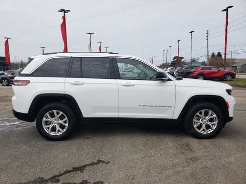 Used 2023 Jeep Grand Cherokee Limited image 2