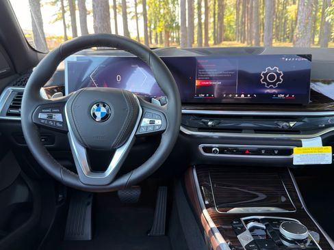 New 2026 BMW X5 xDrive40i w/ Climate Comfort Package image 3