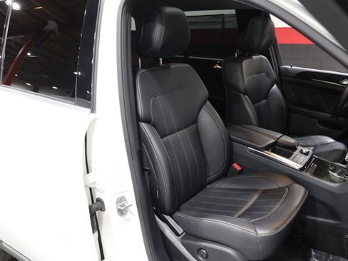 Used 2016 Mercedes-Benz GL 450 4MATIC w/ Premium I Package image 48