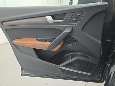 Used 2025 Audi Q5 e Premium Plus w/ Premium Plus Package image 27