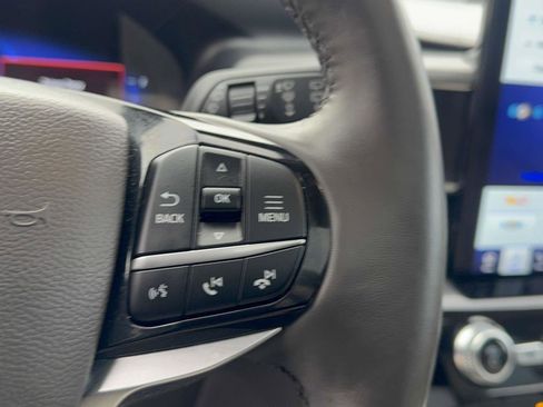 Used 2023 Ford Explorer Platinum w/ Technology Package image 17