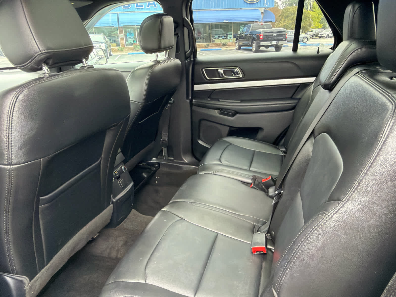 Used 2016 Ford Explorer XLT w/ Equipment Group 202A AWD/4WD image 13