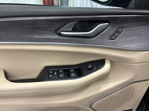 Certified 2024 Jeep Grand Cherokee L Limited w/ Luxury Tech Group II AWD/4WD image 19