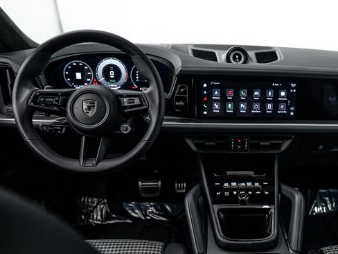 Certified 2025 Porsche Cayenne Turbo AWD/4WD image 13