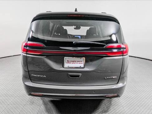 Used 2023 Chrysler Pacifica Limited FWD image 7