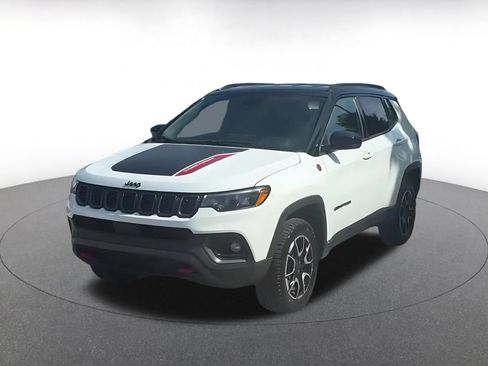 Used 2025 Jeep Compass Trailhawk AWD/4WD image 7