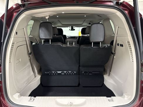 Used 2018 Chrysler Pacifica Limited image 26