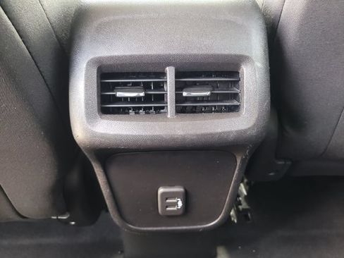 Used 2022 Chevrolet Equinox LS FWD image 15